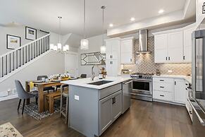 Colorado Modern Retreat w/ King Beds, Pickleball