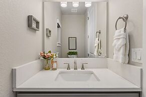 Colorado Modern Retreat w/ King Beds, Pickleball