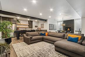 Colorado Modern Retreat w/ King Beds, Pickleball