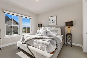 Colorado Modern Retreat w/ King Beds, Pickleball