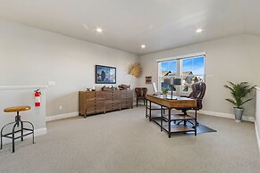 Colorado Modern Retreat w/ King Beds, Pickleball