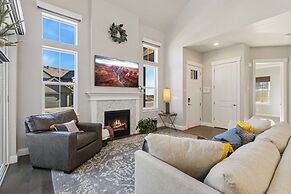 Colorado Modern Retreat w/ King Beds, Pickleball