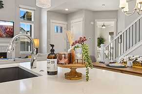 Colorado Modern Retreat w/ King Beds, Pickleball