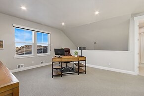 Colorado Modern Retreat w/ King Beds, Pickleball