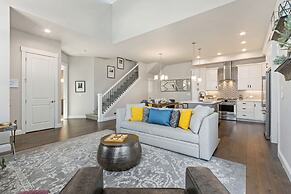 Colorado Modern Retreat w/ King Beds, Pickleball