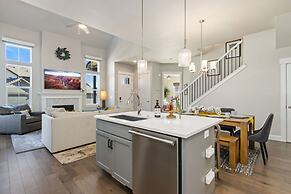 Colorado Modern Retreat w/ King Beds, Pickleball