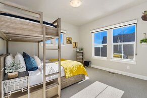 Colorado Modern Retreat w/ King Beds, Pickleball