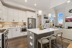 Colorado Modern Retreat w/ King Beds, Pickleball