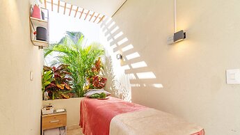 Dominique Cartagena by HostPro