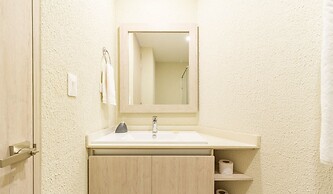 Dominique Cartagena by HostPro