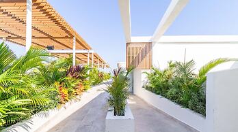 Dominique Cartagena by HostPro