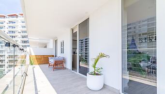 Dominique Cartagena by HostPro