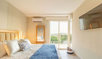 Dominique Cartagena by HostPro