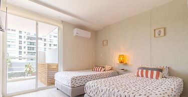 Dominique Cartagena by HostPro