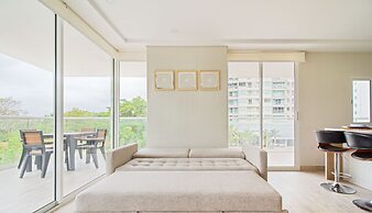 Dominique Cartagena by HostPro