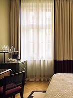 Sir Prague, part of Sircle Collection