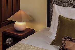 Sir Prague, part of Sircle Collection