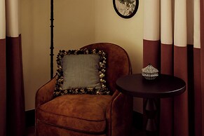 Sir Prague, part of Sircle Collection