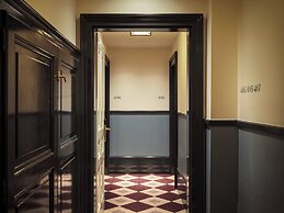 Sir Prague, part of Sircle Collection