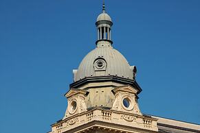 Sir Prague, part of Sircle Collection