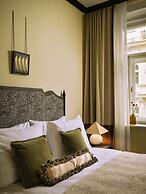 Sir Prague, part of Sircle Collection