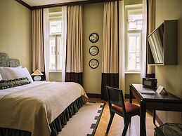 Sir Prague, part of Sircle Collection