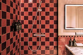 Sir Prague, part of Sircle Collection