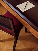 Sir Prague, part of Sircle Collection