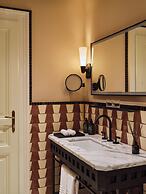 Sir Prague, part of Sircle Collection