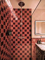 Sir Prague, part of Sircle Collection