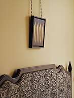 Sir Prague, part of Sircle Collection