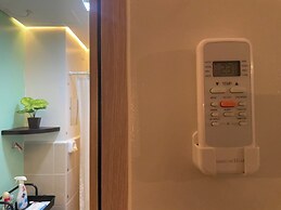 Poolside Apartment - Sleeps 4, Ac & Hot Shower