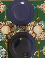 Poolside Apartment - Sleeps 4, Ac & Hot Shower