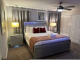 Gorgeous 4 BR With Pool and Lake View