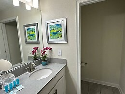 Gorgeous 4 BR With Pool and Lake View