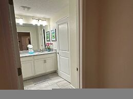 Gorgeous 4 BR With Pool and Lake View