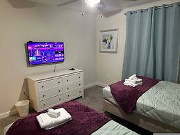 Gorgeous 4 BR With Pool and Lake View