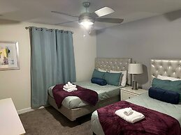 Gorgeous 4 BR With Pool and Lake View