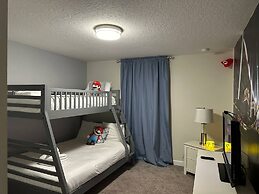 Gorgeous 4 BR With Pool and Lake View