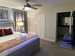 Gorgeous 4 BR With Pool and Lake View