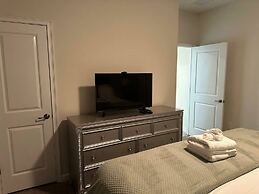 Gorgeous 4 BR With Pool and Lake View