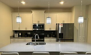 Gorgeous 4 BR With Pool and Lake View