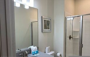 Gorgeous 4 BR With Pool and Lake View