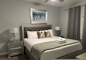 Gorgeous 4 BR With Pool and Lake View