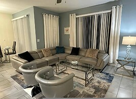 Gorgeous 4 BR With Pool and Lake View