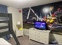 Gorgeous 4 BR With Pool and Lake View