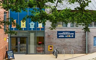 Student Only Corner House