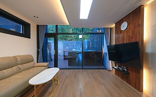Ulsan Byeoldam Eunchae Pool Villa