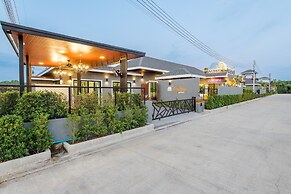 Baandomedoodao Pool Villa Cha-Am