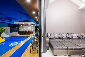 Baandomedoodao Pool Villa Cha-Am